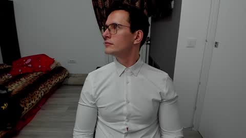 Snapshot of sexxymuscles4u chatting on 01/28/25, 06:28 Sexxymuscles4U online show from 01/28/25, 06:28