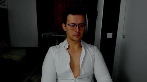 Sexxymuscles4U online show from 10/31/25, 08:48