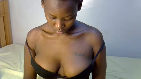 sexxyvee224 online show from 10/18/25, 07:25