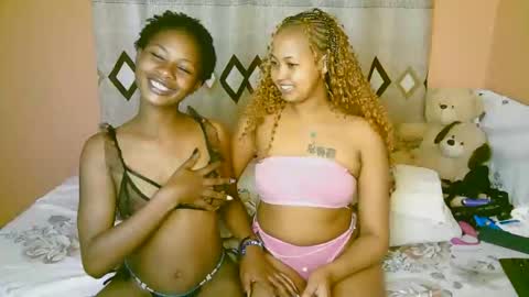 Snapshot of sexy_bluegirl chatting on 10/07/25, 02:25 sexy_bluegirl online show from 10/07/25, 02:25