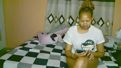 Snapshot of sexy_bluegirl chatting on 10/24/25, 01:57 sexy_bluegirl online show from 10/24/25, 01:57