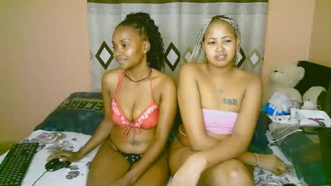 Snapshot of sexy_bluegirl chatting on 11/08/25, 03:12 sexy_bluegirl online show from 11/08/25, 03:12