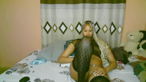 Snapshot of sexy_bluegirl chatting on 11/10/25, 03:27 sexy_bluegirl online show from 11/10/25, 03:27