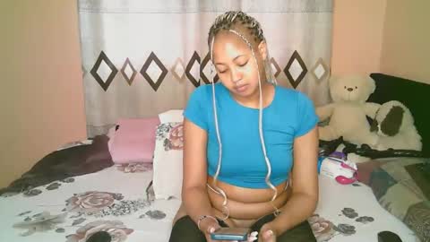 Snapshot of sexy_bluegirl chatting on 11/14/25, 11:42 sexy_bluegirl online show from 11/14/25, 11:42