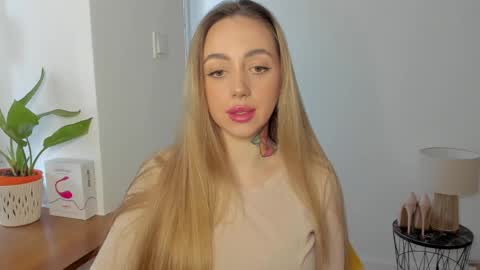 Snapshot of sexy_coralie chatting on 01/22/25, 02:46 C o r a l i e online show from 01/22/25, 02:46
