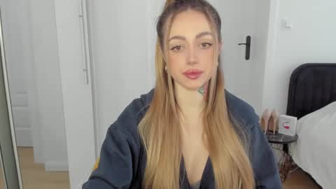 Snapshot of sexy_coralie chatting on 01/30/25, 07:29 C o r a l i e online show from 01/30/25, 07:29