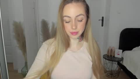 Snapshot of sexy_coralie chatting on 02/06/25, 02:58 C o r a l i e online show from 02/06/25, 02:58