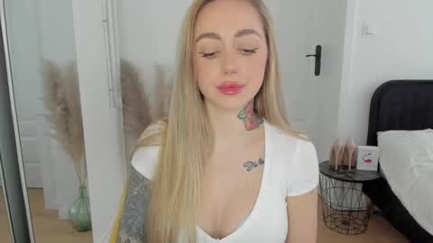 Snapshot of sexy_coralie chatting on 03/09/25, 02:21 C o r a l i e online show from 03/09/25, 02:21