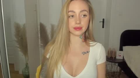 Snapshot of sexy_coralie chatting on 03/09/25, 07:26 C o r a l i e online show from 03/09/25, 07:26