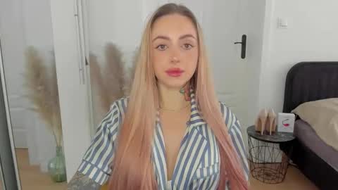Snapshot of sexy_coralie chatting on 09/10/25, 06:46 C o r a l i e online show from 09/10/25, 06:46