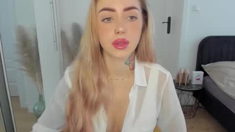 Snapshot of sexy_coralie chatting on 09/12/25, 06:46 C o r a l i e online show from 09/12/25, 06:46