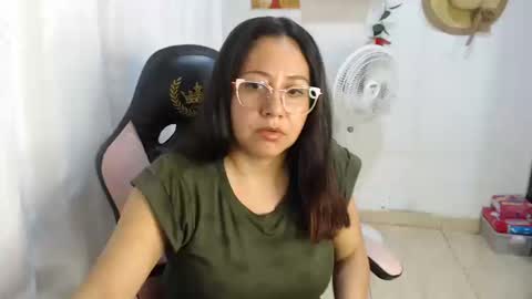 Snapshot of sexy_goddes1 chatting on 10/18/25, 04:26 layla violeta gomez online show from 10/18/25, 04:26