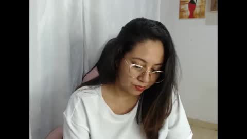 Snapshot of sexy_goddes1 chatting on 10/19/25, 05:52 layla violeta gomez online show from 10/19/25, 05:52