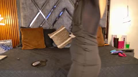 Snapshot of sexy_hot_milf_ chatting on 11/16/25, 12:00 Dafne online show from 11/16/25, 12:00