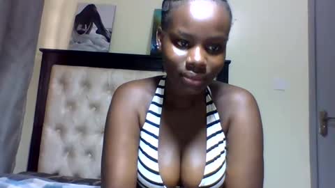 Snapshot of sexy_june chatting on 03/05/25, 05:29 sexy online show from 03/05/25, 05:29