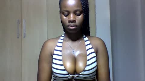 Snapshot of sexy_june chatting on 09/19/25, 05:53 sexy online show from 09/19/25, 05:53