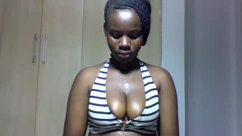 Snapshot of sexy_june chatting on 09/25/25, 05:33 sexy online show from 09/25/25, 05:33
