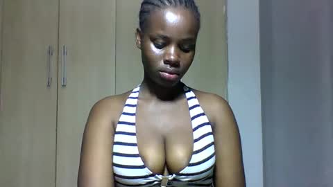 Snapshot of sexy_june chatting on 10/08/25, 09:29 sexy online show from 10/08/25, 09:29