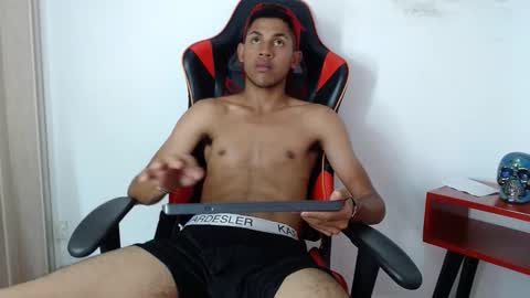 Snapshot of sexy_latin_cum chatting on 10/15/25, 02:06 sexy_latin_cum online show from 10/15/25, 02:06