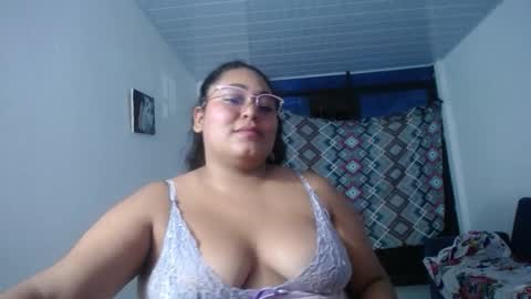 Snapshot of sexy_love_15 chatting on 09/23/25, 06:05 SIRENA LOVE online show from 09/23/25, 06:05