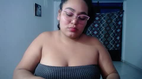 Snapshot of sexy_love_15 chatting on 10/01/25, 05:46 SIRENA LOVE online show from 10/01/25, 05:46