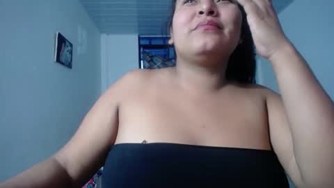 Snapshot of sexy_love_15 chatting on 10/19/25, 10:43 SIRENA LOVE online show from 10/19/25, 10:43