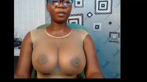 Snapshot of sexy_pearl12 chatting on 01/12/25, 09:51 zoe online show from 01/12/25, 09:51