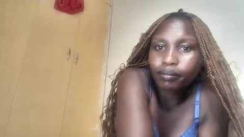 Snapshot of sexy_queenebony chatting on 10/13/25, 05:13 sexy_queenebony online show from 10/13/25, 05:13