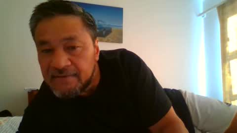 Dee online show from 12/04/25, 07:44