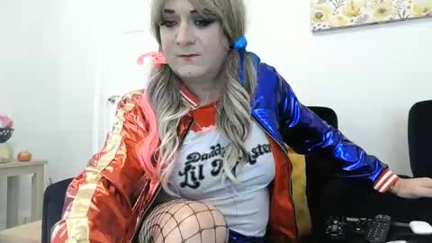 Snapshot of sexybeckyuk chatting on 10/25/25, 10:12 Becky online show from 10/25/25, 10:12