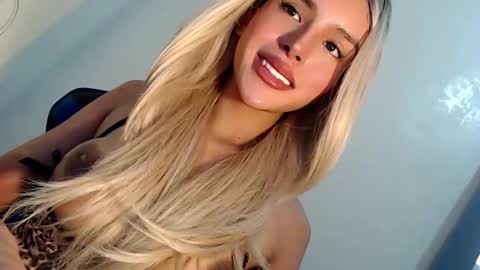 Snapshot of sexybite1 chatting on 02/15/25, 05:41 Seraphina Blaze online show from 02/15/25, 05:41