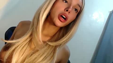 Snapshot of sexybite1 chatting on 02/22/25, 10:18 Seraphina Blaze online show from 02/22/25, 10:18