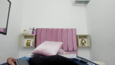 Snapshot of sexybrown_2005 chatting on 12/23/24, 05:49 sexybrown_2005 online show from 12/23/24, 05:49