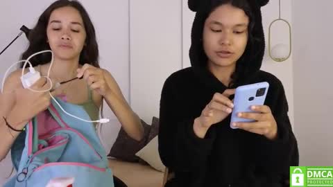 Snapshot of sexychanell_18 chatting on 10/30/25, 01:23 chanell and yina online show from 10/30/25, 01:23