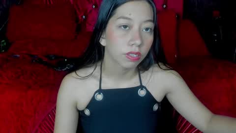 Snapshot of sexylaurita4u chatting on 12/16/24, 11:44 laura online show from 12/16/24, 11:44