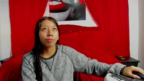Snapshot of sexylaurita4u chatting on 01/15/25, 12:15 laura online show from 01/15/25, 12:15