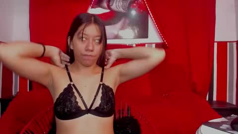 Snapshot of sexylaurita4u chatting on 02/13/25, 12:11 laura online show from 02/13/25, 12:11