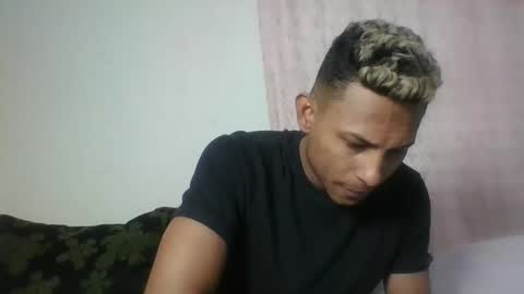 Snapshot of sexyleon69 chatting on 12/30/24, 09:40 Sexy leon online show from 12/30/24, 09:40