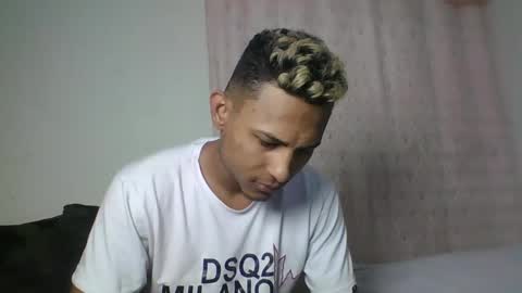 Snapshot of sexyleon69 chatting on 12/31/24, 07:51 Sexy leon online show from 12/31/24, 07:51