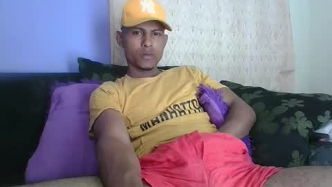 Snapshot of sexyleon69 chatting on 09/18/25, 05:53 Sexy leon online show from 09/18/25, 05:53