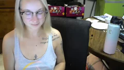 Snapshot of sexylexie93 chatting on 10/14/25, 02:34 sexylexie93 online show from 10/14/25, 02:34