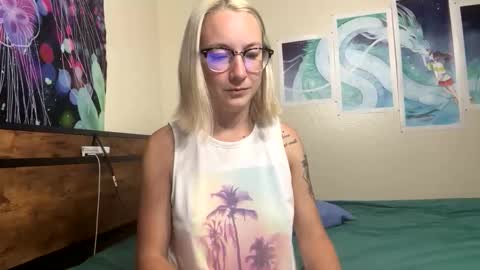 Snapshot of sexylexie93 chatting on 10/15/25, 01:28 sexylexie93 online show from 10/15/25, 01:28