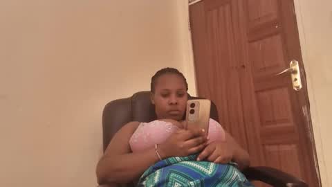 Snapshot of sexylily25 chatting on 10/15/25, 01:50 lily online show from 10/15/25, 01:50