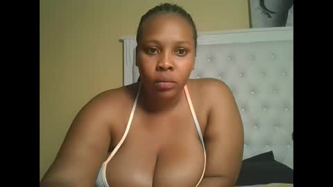 Snapshot of sexylily25 chatting on 10/22/25, 03:01 lily online show from 10/22/25, 03:01