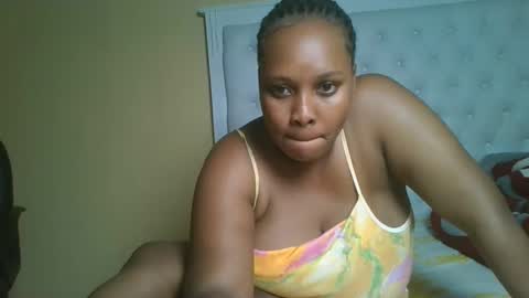 Snapshot of sexylily25 chatting on 10/24/25, 10:33 lily online show from 10/24/25, 10:33