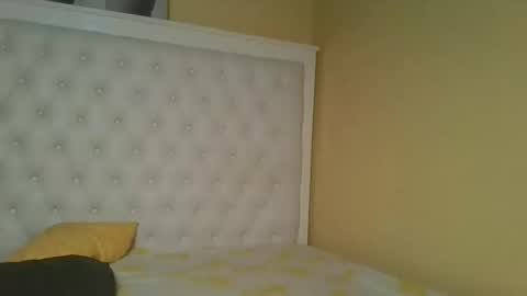 Snapshot of sexylily25 chatting on 10/25/25, 02:52 lily online show from 10/25/25, 02:52