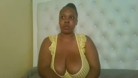 Snapshot of sexylily25 chatting on 11/24/25, 05:12 lily online show from 11/24/25, 05:12