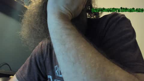 Snapshot of sexymountainman420 chatting on 12/21/24, 09:15 Sexymountainman420 online show from 12/21/24, 09:15