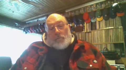 Snapshot of sexyolbear chatting on 01/15/25, 10:49 Grizz Lee Bear online show from 01/15/25, 10:49