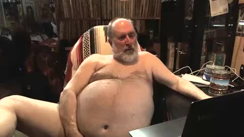 Snapshot of sexyolbear chatting on 01/17/25, 04:26 Grizz Lee Bear online show from 01/17/25, 04:26